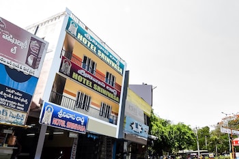 Spot On 36583 Hotel Srinivasa Residency,Old Alipiri Rd, Srinivasa Swami Vivekananda Circle, Sarojini Devi Layout, Tirupati, Andhra Pradesh 517507,2 star