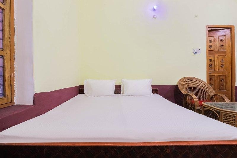 Spot On 44676 Jyotish House,Faizabad>>Ayodhya,2 star