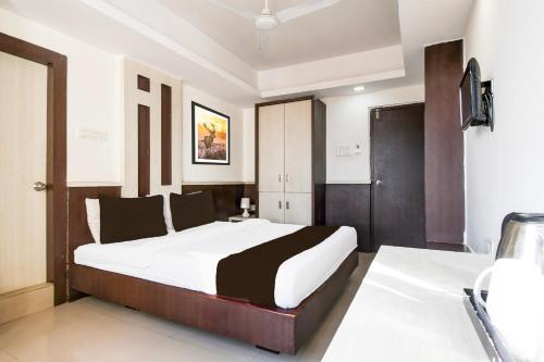Oyo 4312 Hotel Park Street,,3 star