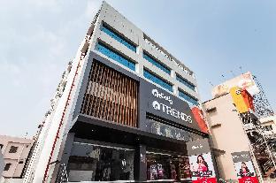 Capital O 49955 Hotel Green Tree,,3 star