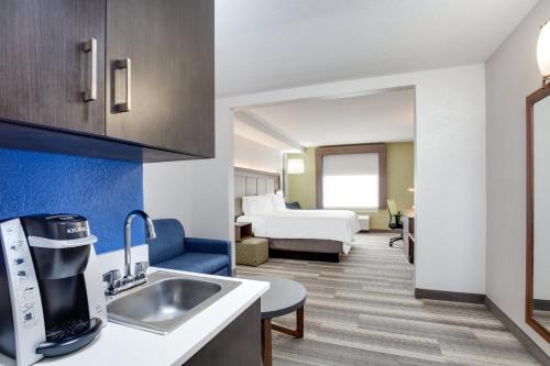 holiday inn express hotel and suites clewiston by ihg