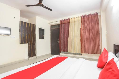 Oyo 62106 Royal Residency,,3 star