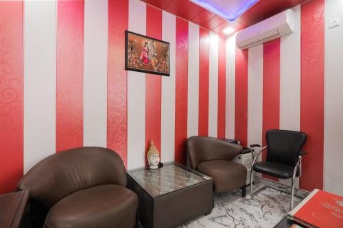 super hotel o aastha near chaudhary charan singh international airport