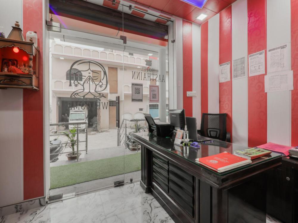 super hotel o aastha near chaudhary charan singh international airport