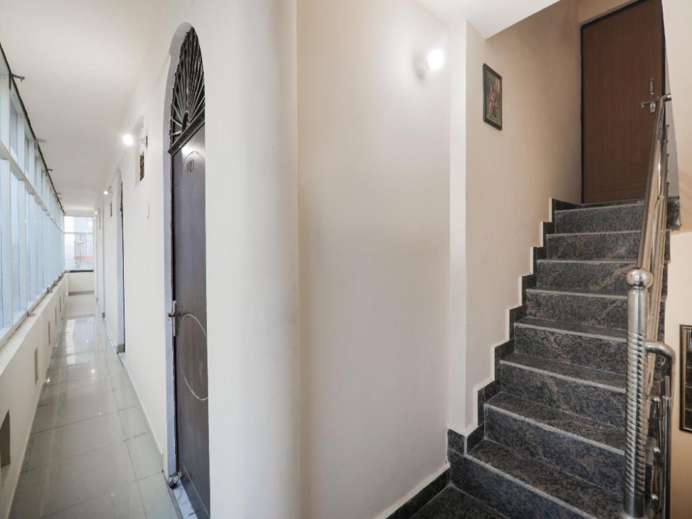 super hotel o aastha near chaudhary charan singh international airport