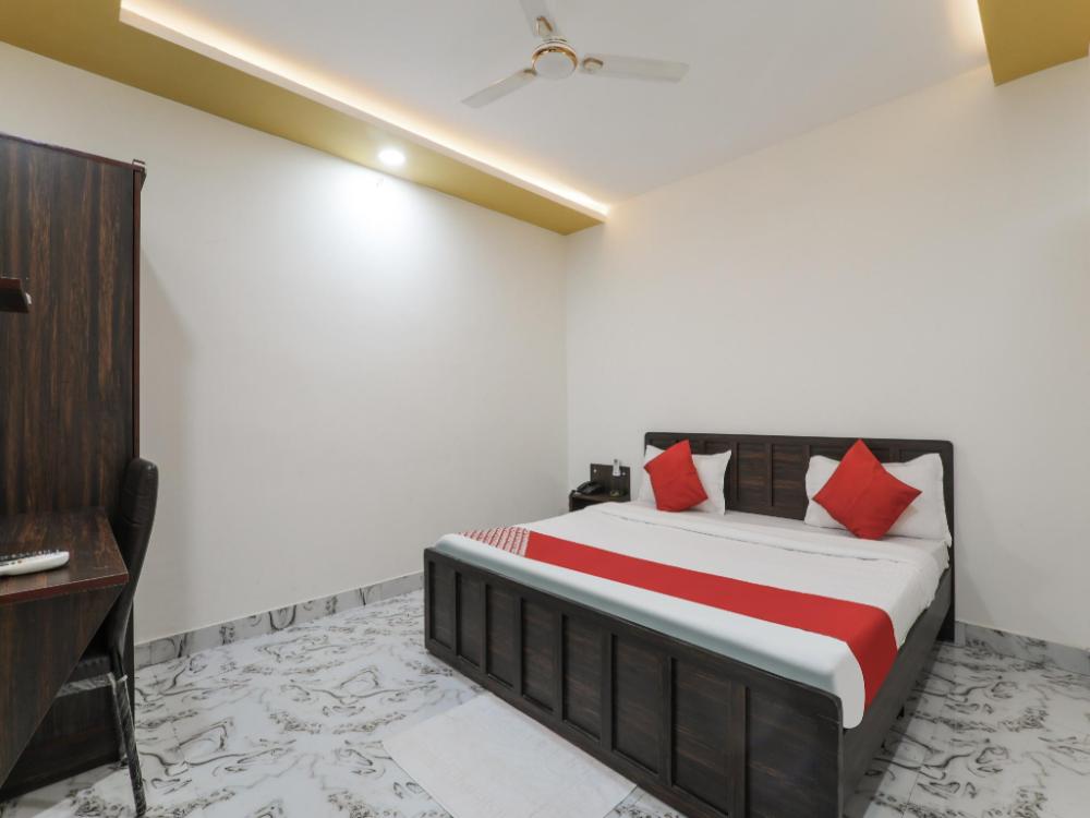 super hotel o aastha near chaudhary charan singh international airport