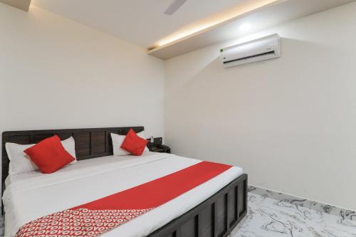 super hotel o aastha near chaudhary charan singh international airport