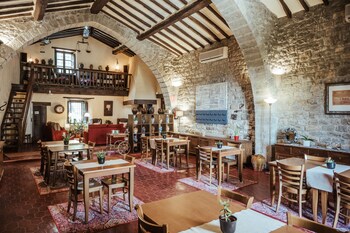 hotel rural la sala de camos