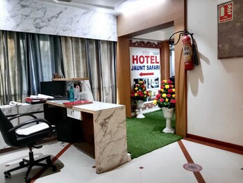 Hotel Jaunt Safari,Srushti Arcade Motera, Jaunt Safari, 2Nd Floor, Sarkhej - Gandhinagar Hwy, Near Sms Hospital, Visat, Motera, Ahmedabad, Gujarat 380005,2 star