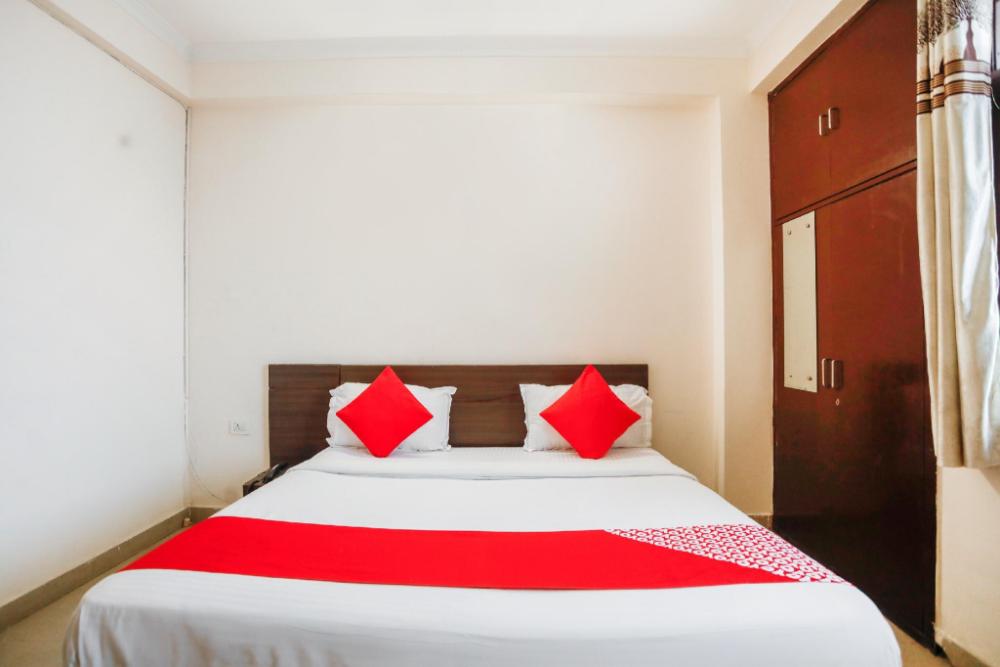 hotel o av residency near botanic garden of indian republic