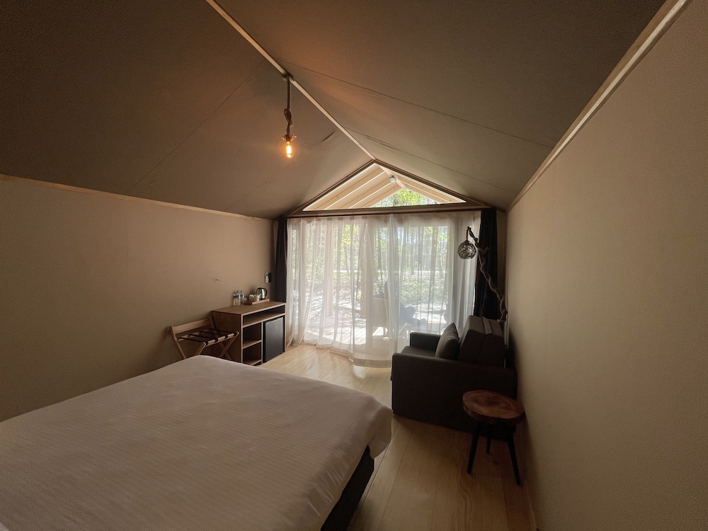 longosphere glamping