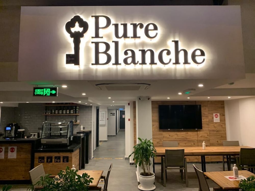 pure blanche hotel