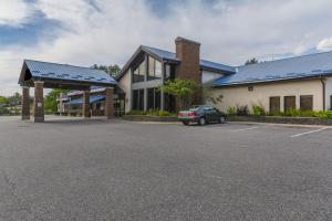 jolly roger inn and resort