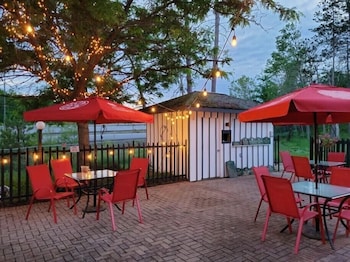 jolly roger inn and resort
