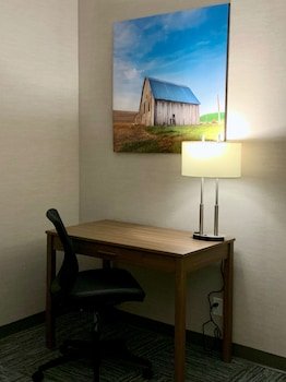 meridian inn and suites regina airport