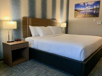 meridian inn and suites regina airport