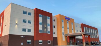 meridian inn and suites regina airport