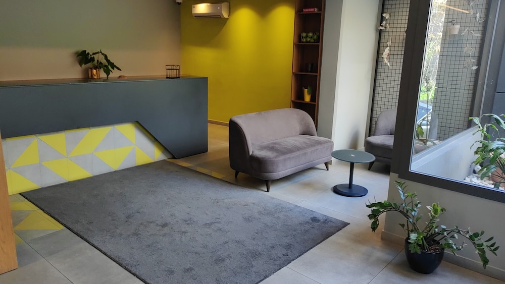 shade suites and studios