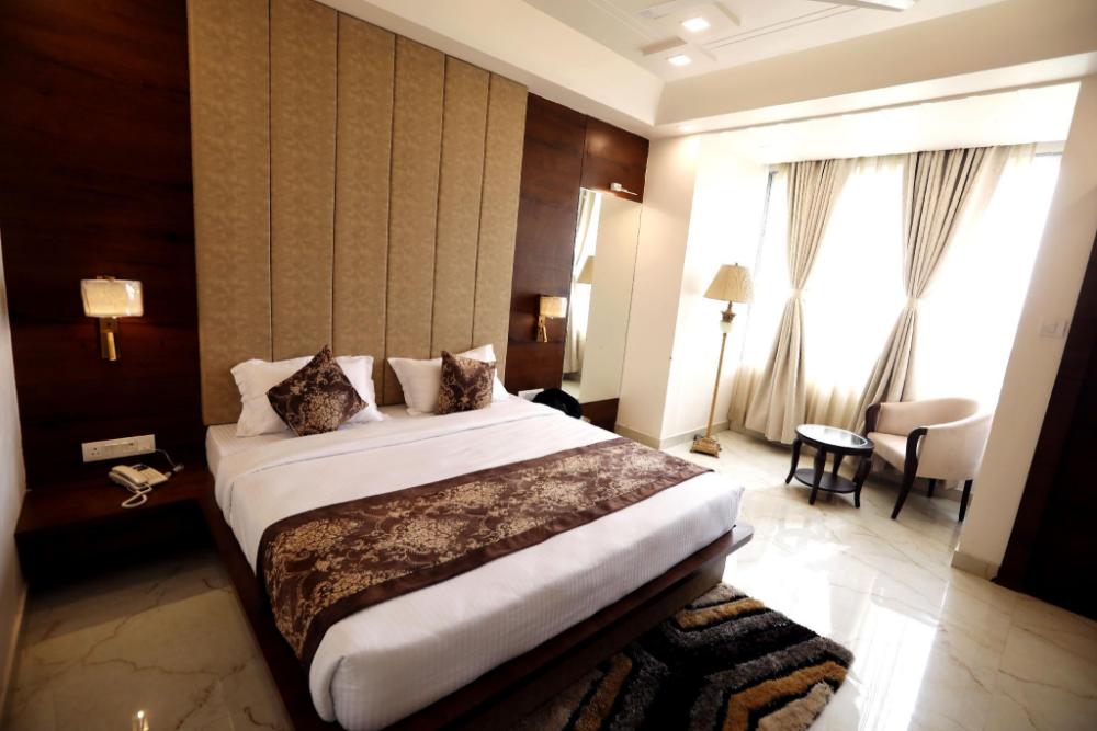 hotel neva ji palace