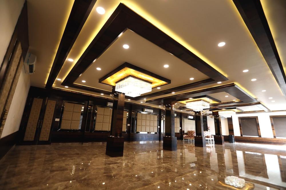 hotel neva ji palace