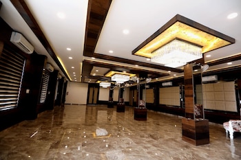 hotel neva ji palace