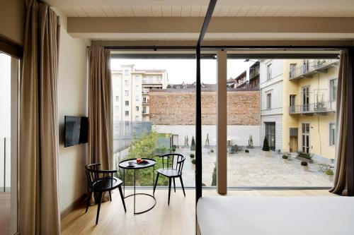opera 35 boutique hotel