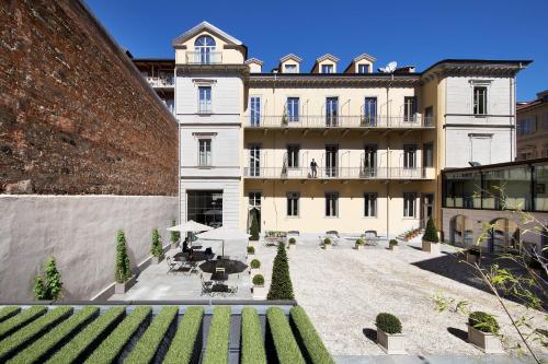 opera 35 boutique hotel