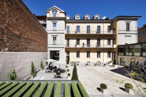 opera 35 boutique hotel