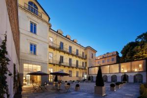 opera 35 boutique hotel