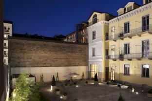 opera 35 boutique hotel