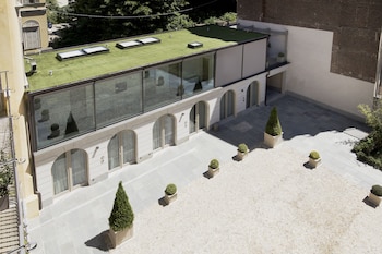 opera 35 boutique hotel