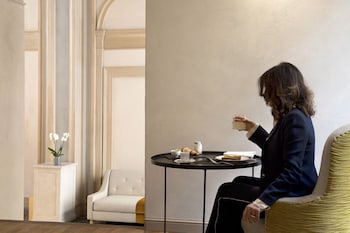 opera 35 boutique hotel