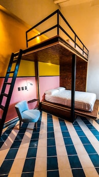 casa movida hostel