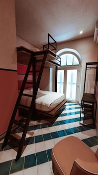 casa movida hostel