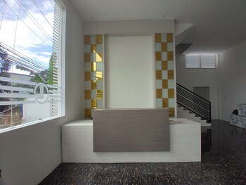 Lg Hotel,,3 star