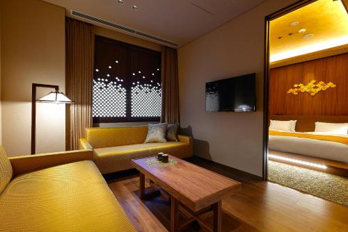minn kanazawa