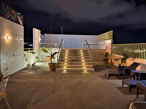 12 bees hotel