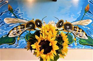 12 bees hotel