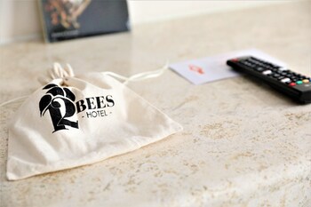 12 bees hotel