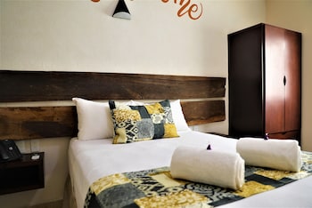 12 bees hotel