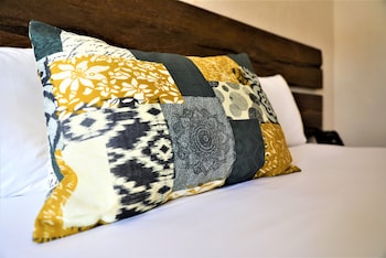 12 bees hotel