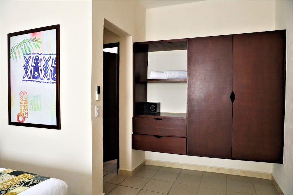 12 bees hotel