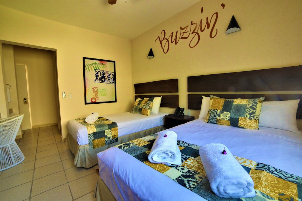 12 bees hotel