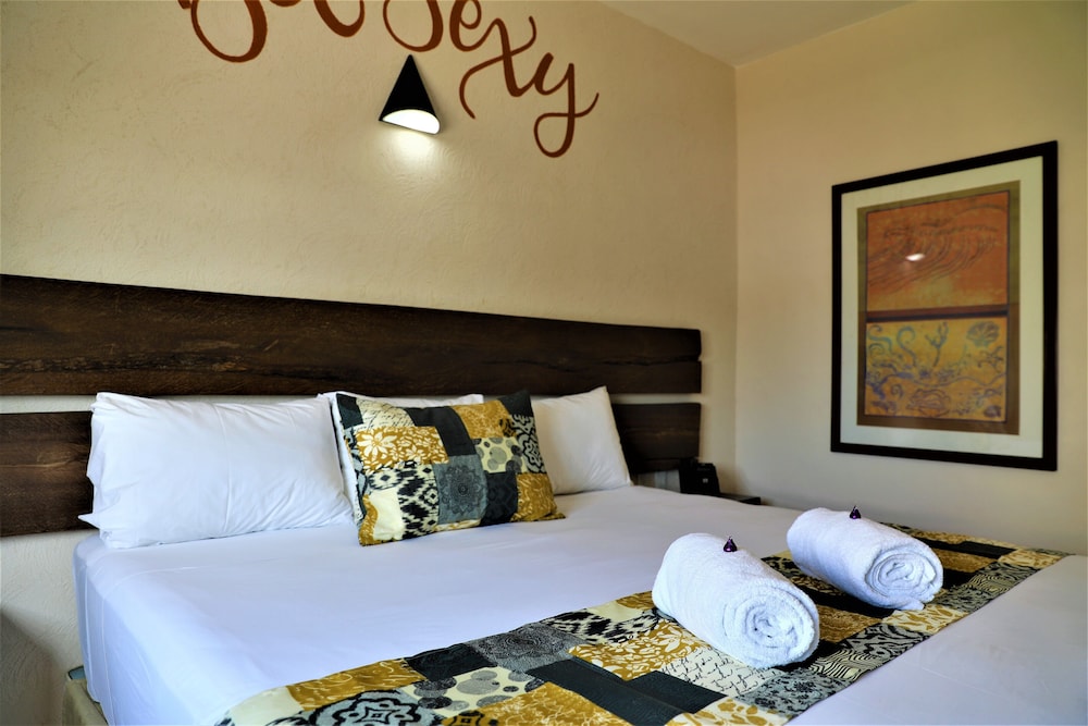 12 bees hotel