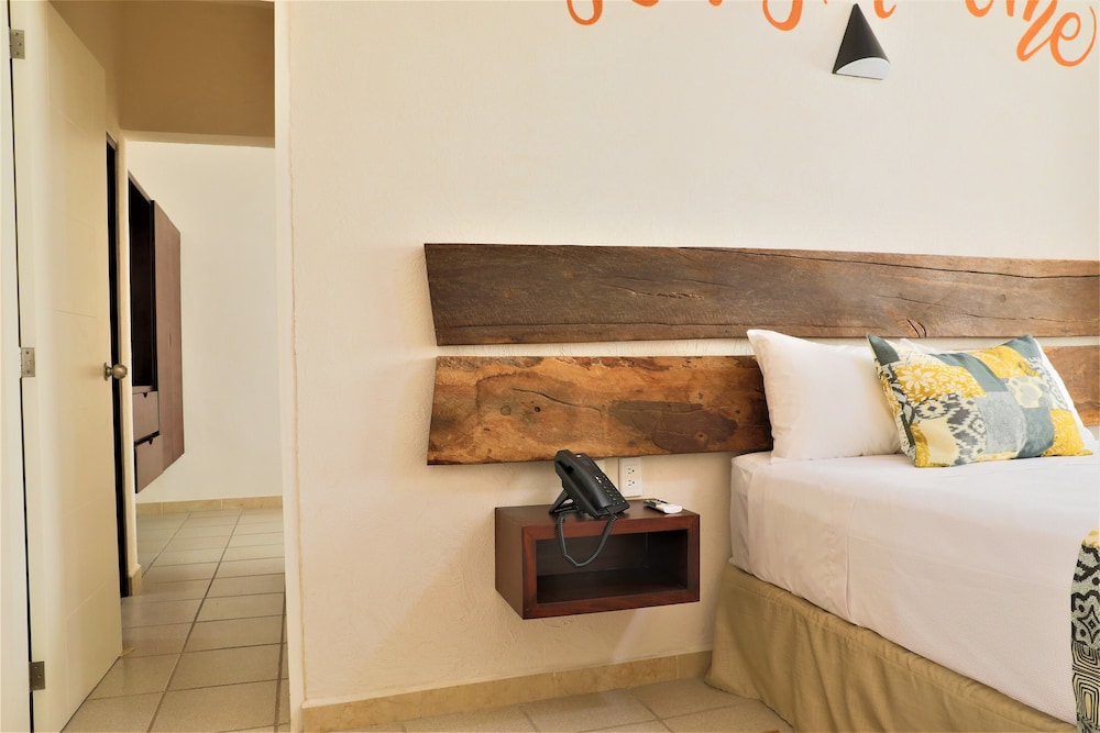 12 bees hotel