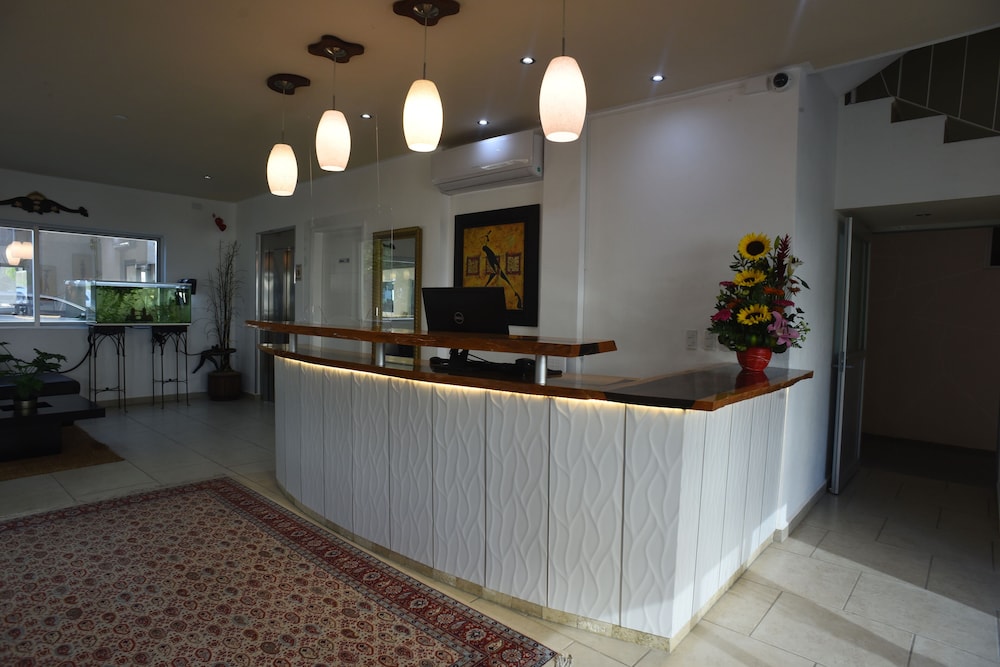 12 bees hotel