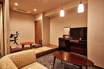 ysinn naha orokuekimae