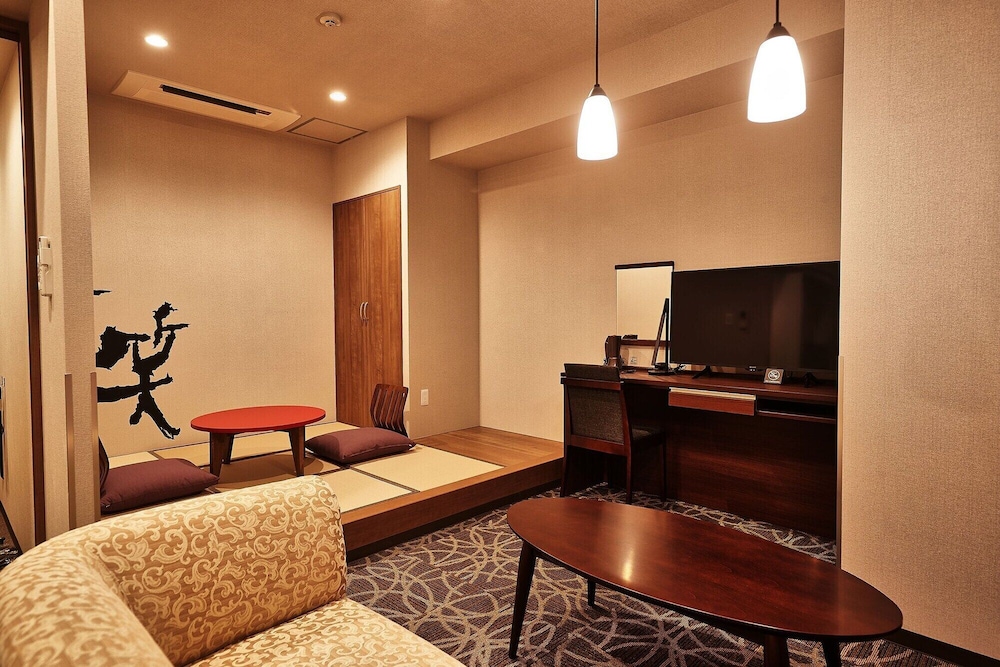 ysinn naha orokuekimae