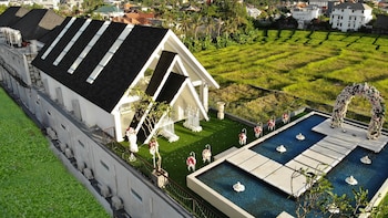 tirtha khayangan canggu