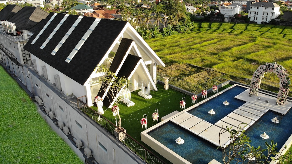 tirtha khayangan canggu